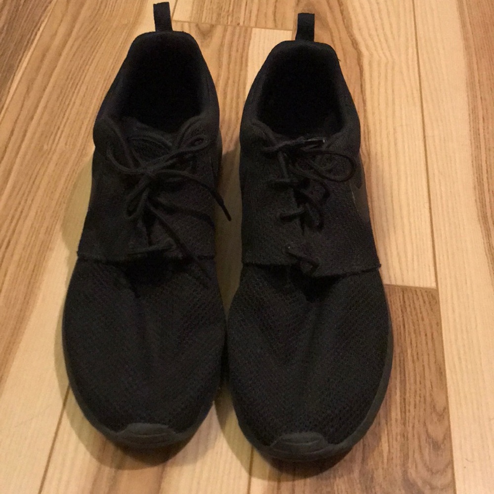 Brand new Men’s 10 Nike Roshe shoes